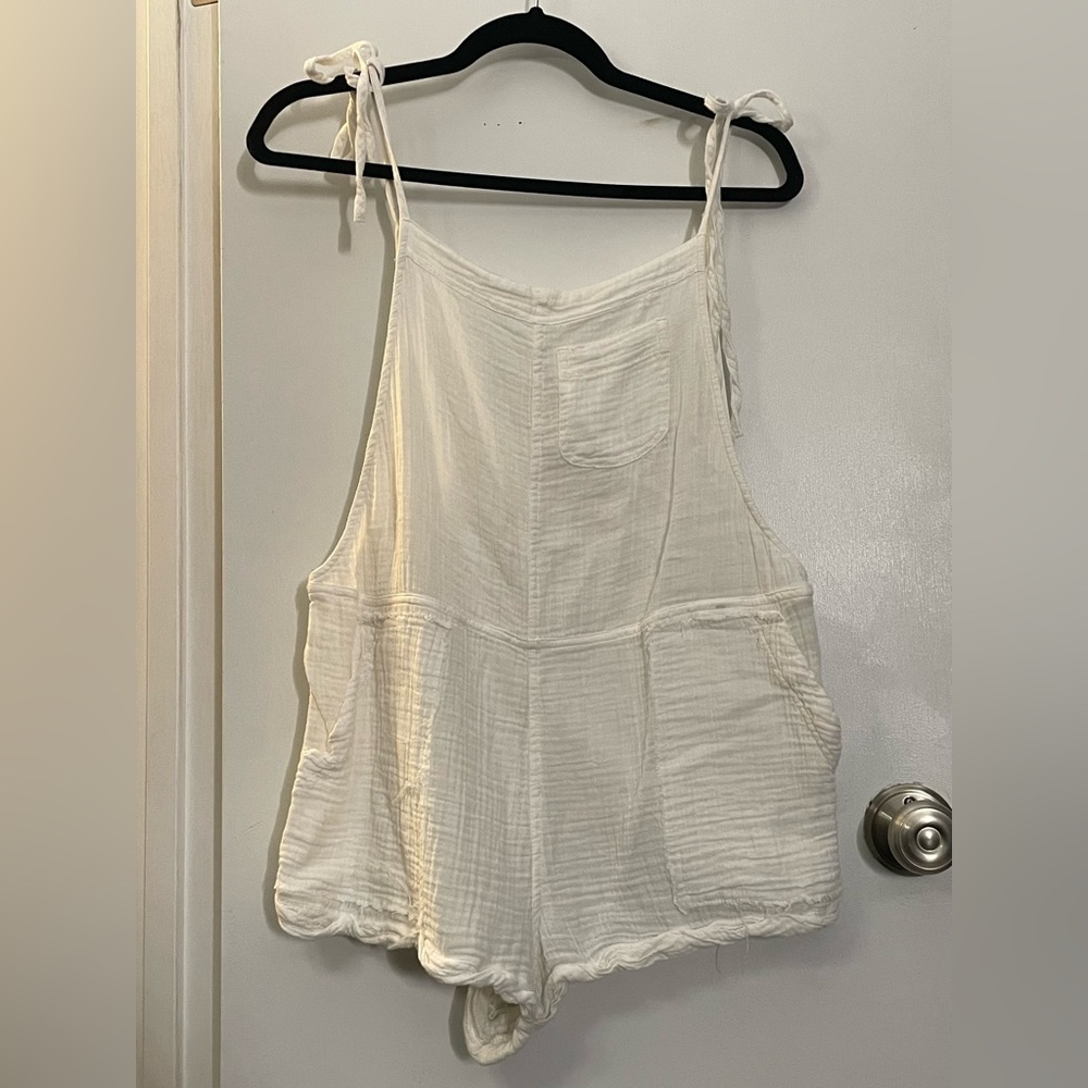 White lightweight romper. Abercrombie&Fitch, size medium. Washed and worn once!